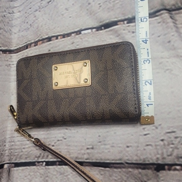 Michael Kors Jet Set Monogram Brown Wristlet - Picture 10 of 10